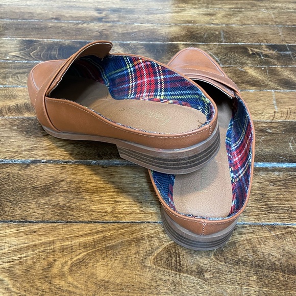 Tan loafers - Picture 3 of 3